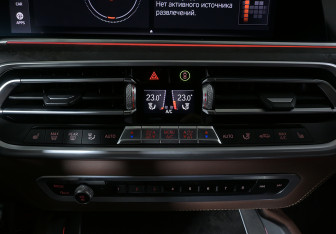 Подержанный автомобиль BMW X6 2020 года (12 фото)