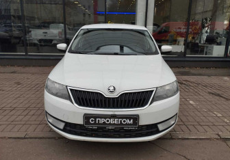 Подержанный автомобиль Skoda Rapid Liftback 2015 года (2 фото)