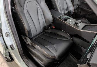Подержанный автомобиль Omoda C5 2023 года (24 фото)