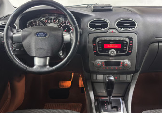Подержанный автомобиль Ford Focus Wagon 2011 года (14 фото)