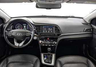Подержанный автомобиль Hyundai Elantra Sedan 2019 года (14 фото)
