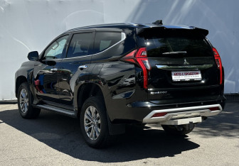 Подержанный автомобиль Mitsubishi Pajero Sport 2022 года (7 фото)