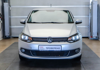 Подержанный автомобиль Volkswagen Polo Sedan 2013 года (2 фото)