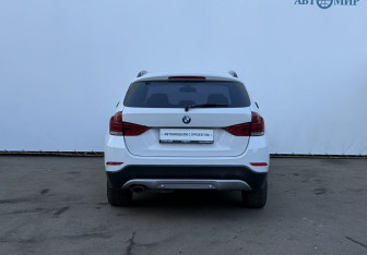 Подержанный автомобиль BMW X1 2014 года (6 фото)