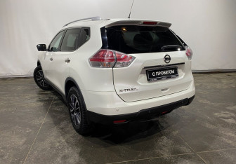 Подержанный автомобиль Nissan X-Trail 2016 года (6 фото)
