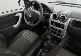 Подержанный автомобиль Renault Logan Sedan 2013 года (10 фото)