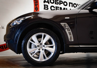 Подержанный автомобиль Infiniti FX 2013 года (36 фото)