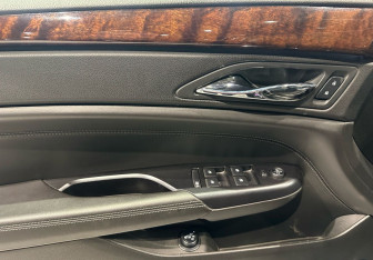 Подержанный автомобиль Cadillac SRX 2013 года (18 фото)