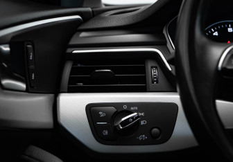 Подержанный автомобиль Audi A4 Sedan 2016 года (15 фото)