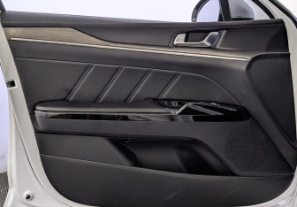 Подержанный автомобиль Kia K5 2023 года (19 фото)