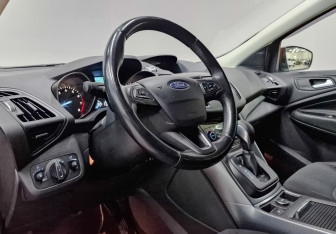 Подержанный автомобиль Ford Kuga 2017 года (15 фото)