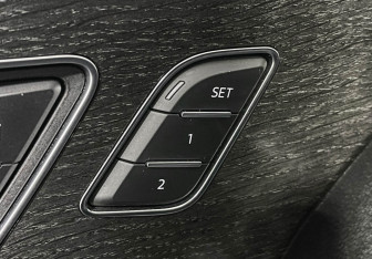 Подержанный автомобиль Audi Q8 2018 года (17 фото)