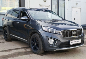 Подержанный автомобиль Kia Sorento 2017 года (3 фото)