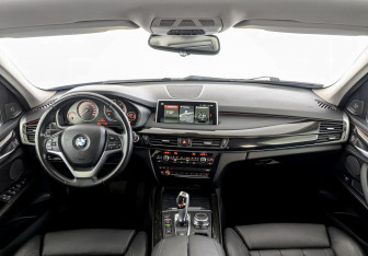 Подержанный автомобиль BMW X5 2017 года (14 фото)