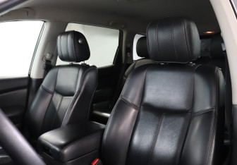 Подержанный автомобиль Nissan Pathfinder 2015 года (17 фото)