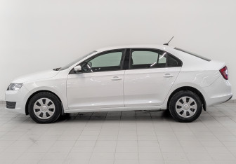 Подержанный автомобиль Skoda Rapid Liftback 2019 года (8 фото)