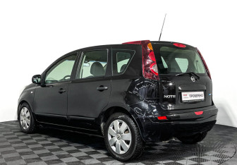 Подержанный автомобиль Nissan Note 2011 года (7 фото)
