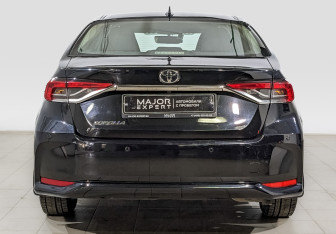 Подержанный автомобиль Toyota Corolla Sedan 2019 года (6 фото)