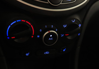 Подержанный автомобиль Hyundai Solaris Hatchback 2012 года (13 фото)