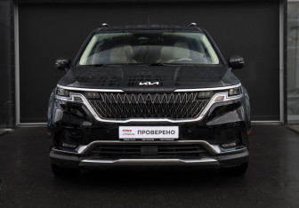 Подержанный автомобиль Kia Carnival 2021 года (2 фото)
