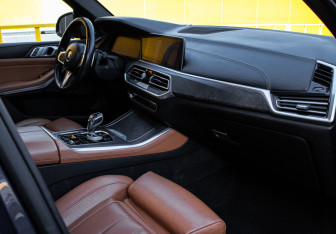 Подержанный автомобиль BMW X5 2018 года (7 фото)