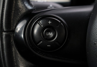 Подержанный автомобиль MINI Clubman Wagon 2018 года (14 фото)