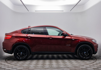 Подержанный автомобиль BMW X6 2011 года (6 фото)