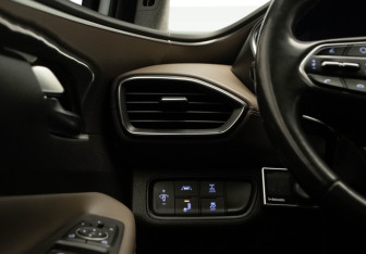 Подержанный автомобиль Hyundai Santa Fe 2019 года (14 фото)