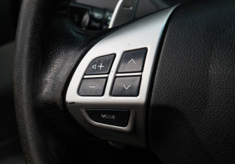 Подержанный автомобиль Mitsubishi Pajero Sport 2015 года (17 фото)