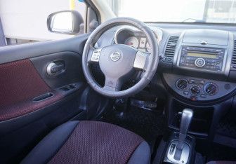 Подержанный автомобиль Nissan Note 2008 года (13 фото)