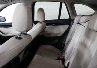 Подержанный автомобиль BMW X1 2020 года (12 фото)