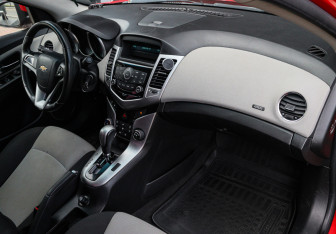 Подержанный автомобиль Chevrolet Cruze Sedan 2012 года (7 фото)