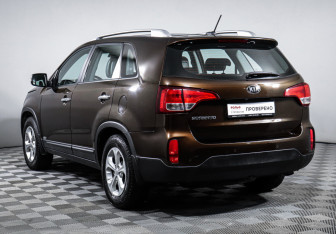 Подержанный автомобиль Kia Sorento 2017 года (7 фото)