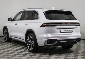Подержанный автомобиль Geely Monjaro 2023 года (7 фото)