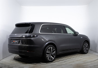 Подержанный автомобиль LiXiang L9 2023 года (4 фото)