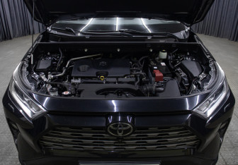 Подержанный автомобиль Toyota RAV4 2020 года (9 фото)