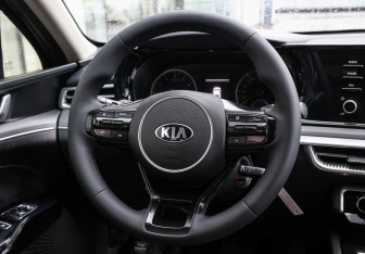 Подержанный автомобиль Kia K5 2021 года (16 фото)