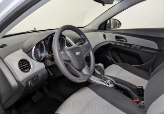 Подержанный автомобиль Chevrolet Cruze Sedan 2014 года (15 фото)