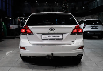 Подержанный автомобиль Toyota Venza 2014 года (5 фото)