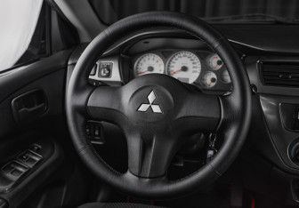Подержанный автомобиль Mitsubishi Lancer Sedan 2005 года (8 фото)