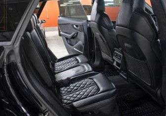 Подержанный автомобиль Audi Q8 2020 года (12 фото)