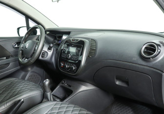 Подержанный автомобиль Renault Kaptur 2017 года (9 фото)