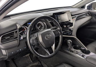 Подержанный автомобиль Toyota Camry Sedan 2021 года (15 фото)