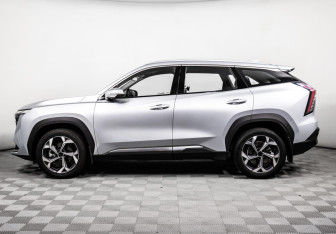 Подержанный автомобиль Geely Atlas 2023 года (9 фото)