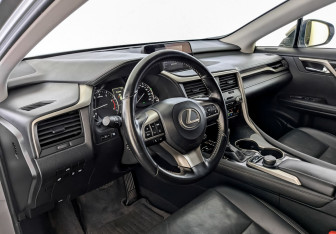 Подержанный автомобиль Lexus RX 2019 года (16 фото)