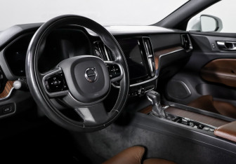 Подержанный автомобиль Volvo S60 2020 года (14 фото)