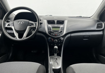 Подержанный автомобиль Hyundai Solaris Sedan 2012 года (12 фото)