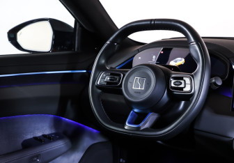 Подержанный автомобиль Zeekr 001 2024 года (13 фото)