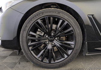 Подержанный автомобиль Infiniti Q60 Coupe 2020 года (12 фото)
