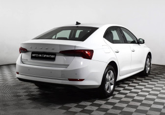 Подержанный автомобиль Skoda Octavia Liftback 2022 года (3 фото)